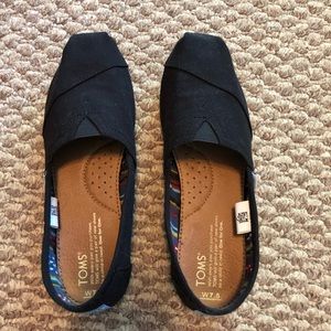 Women’s Toms 7.5 black classic canvas